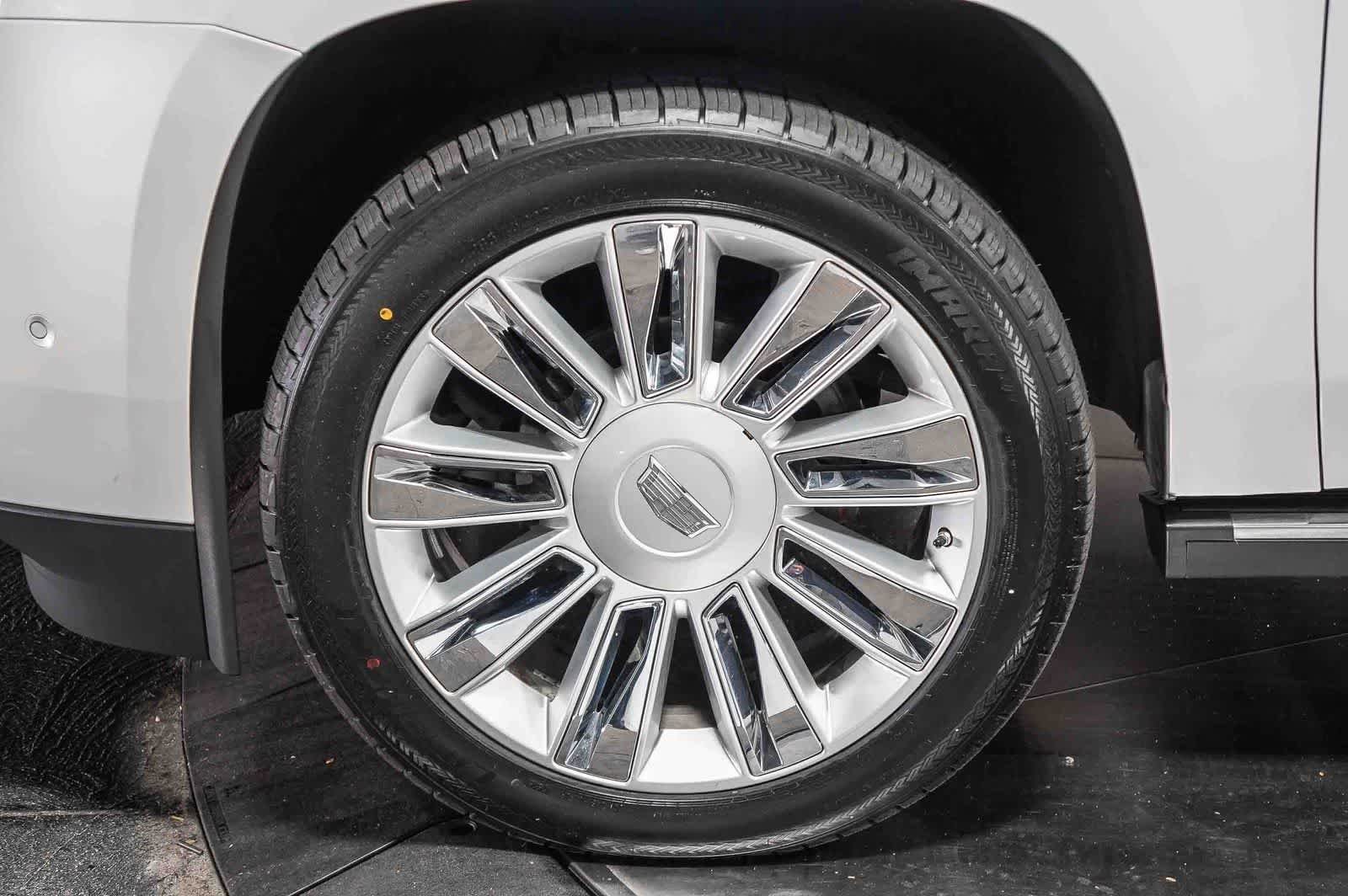 Used 2018 Cadillac Escalade ESV Platinum AWD/4WD image 11