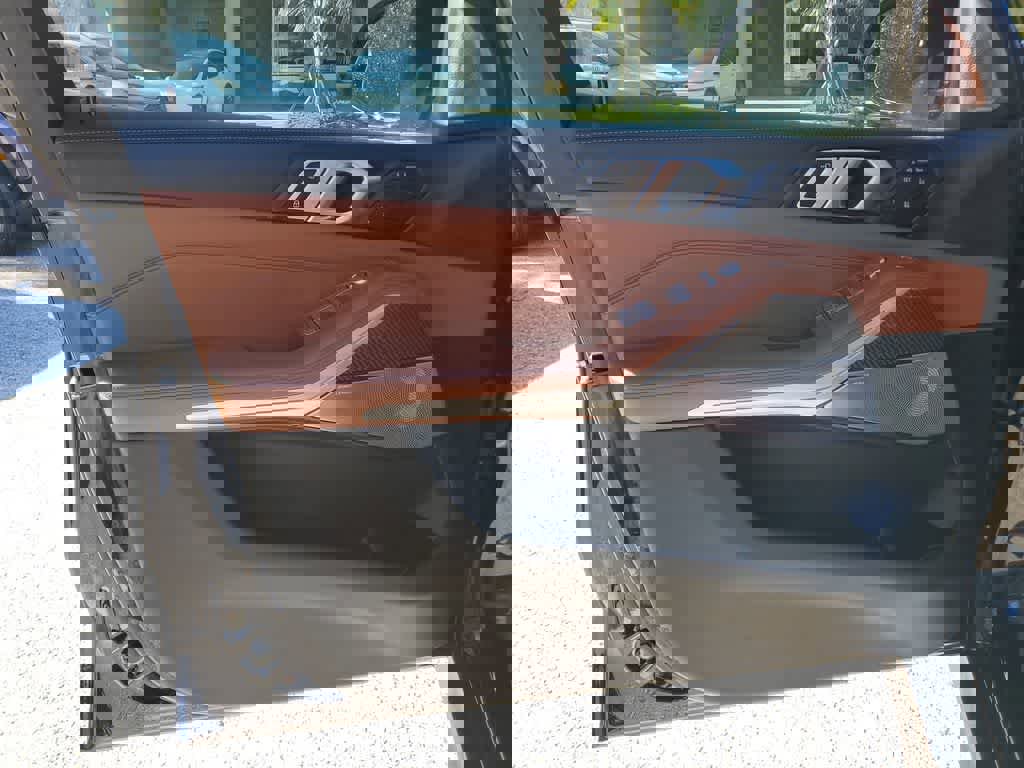 Used 2024 BMW X7 M60i w/ Executive Package image 18