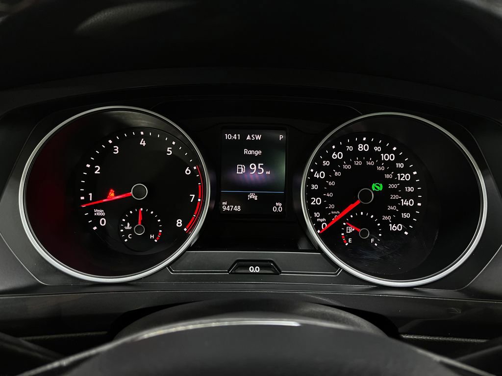 Used 2021 Volkswagen Tiguan SE w/ Panoramic Sunroof Package image 21