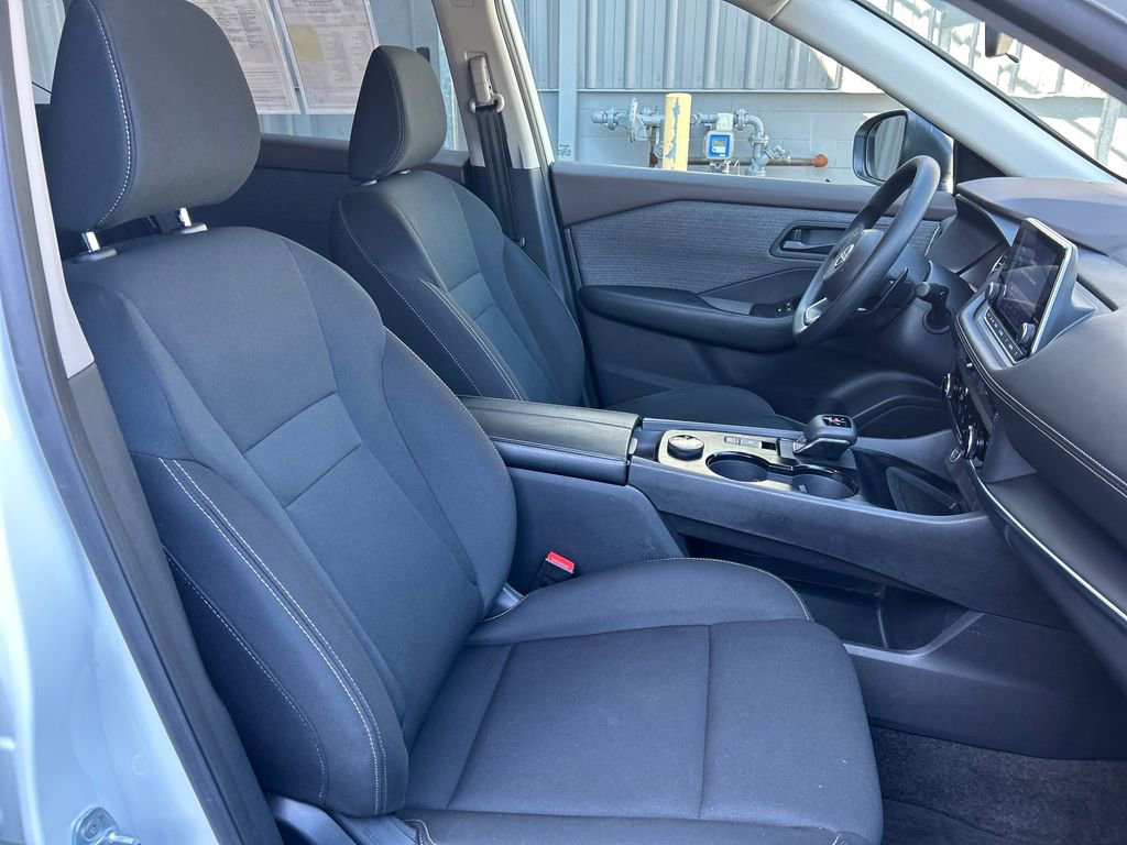 Used 2023 Nissan Rogue S image 31