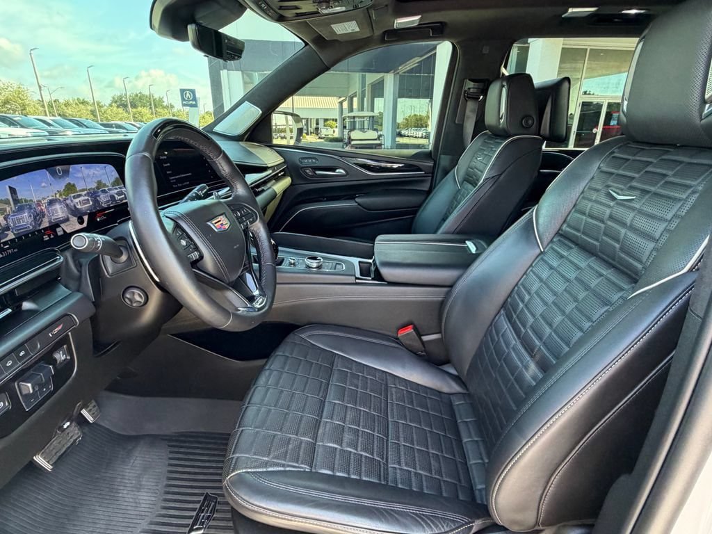 Used 2023 Cadillac Escalade V w/ LPO, ONYX Package AWD/4WD image 18