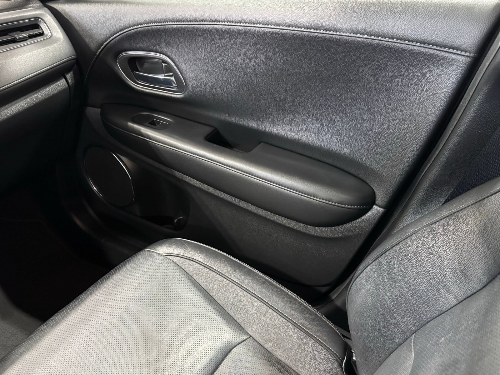 Used 2020 Honda HR-V Touring image 43