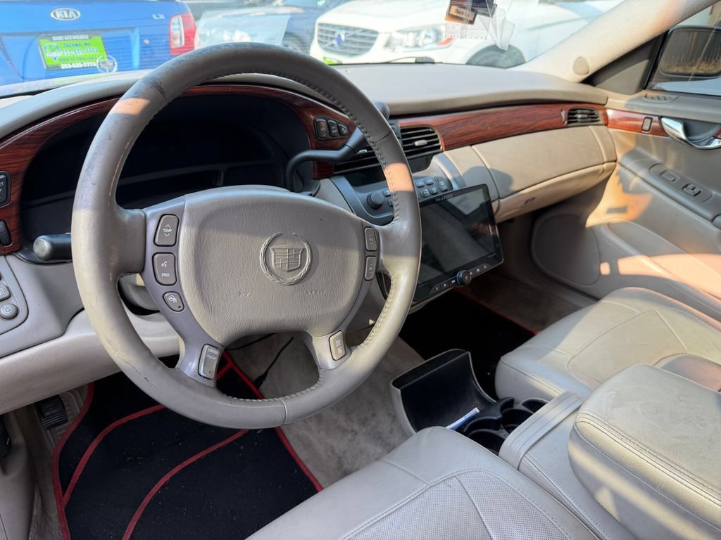 Used 2004 Cadillac De Ville w/ Equipment Group FWD image 3