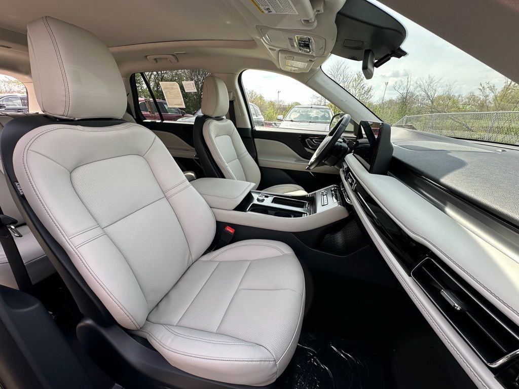 New 2026 Lincoln Aviator AWD image 24