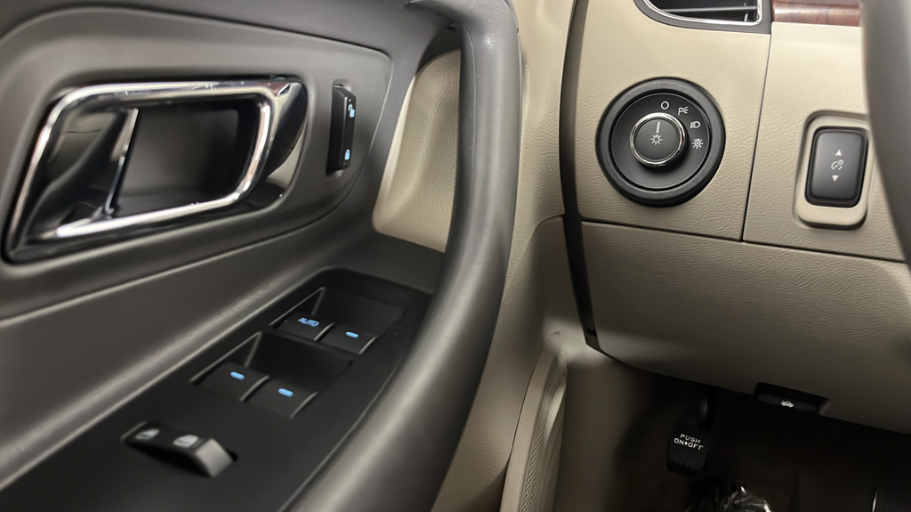 Used 2012 Ford Taurus SEL FWD image 23