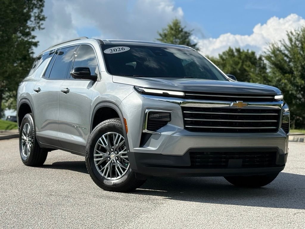 Used 2026 Chevrolet Traverse LT w/ Driver Confidence Package FWD image 2