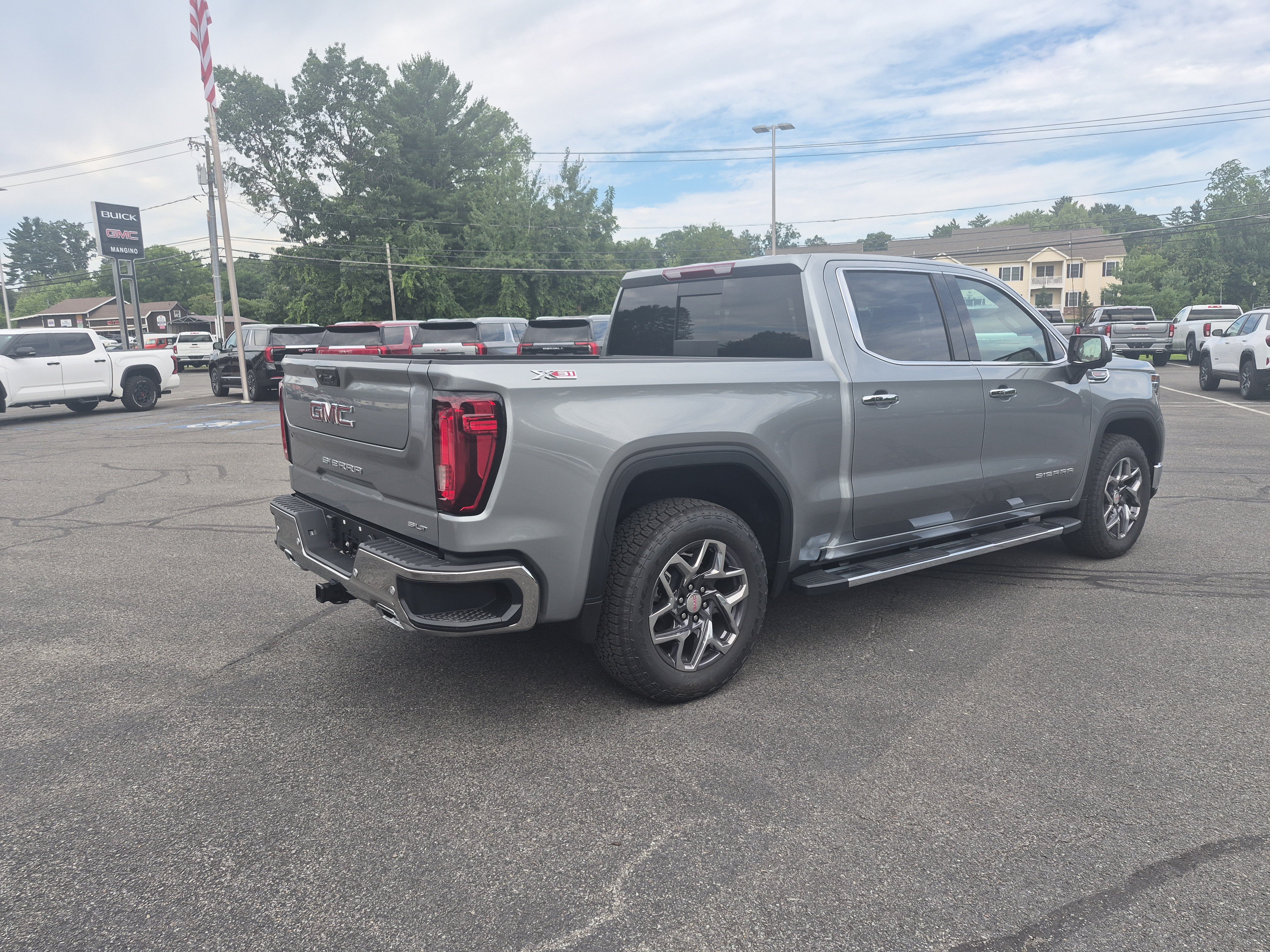 Used 2026 GMC Sierra 1500 SLT w/ SLT Premium Plus Package AWD/4WD image 5