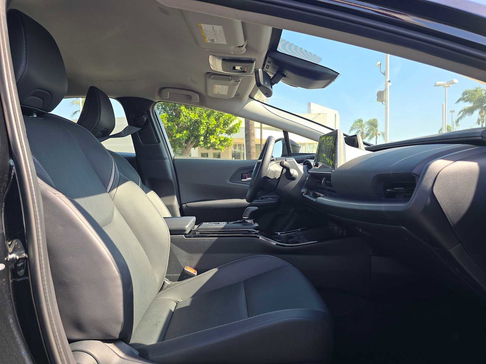 Used 2025 Toyota Prius XLE FWD image 10