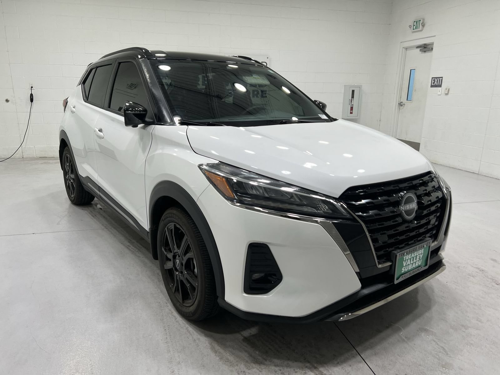 Used 2024 Nissan Kicks SR FWD image 2