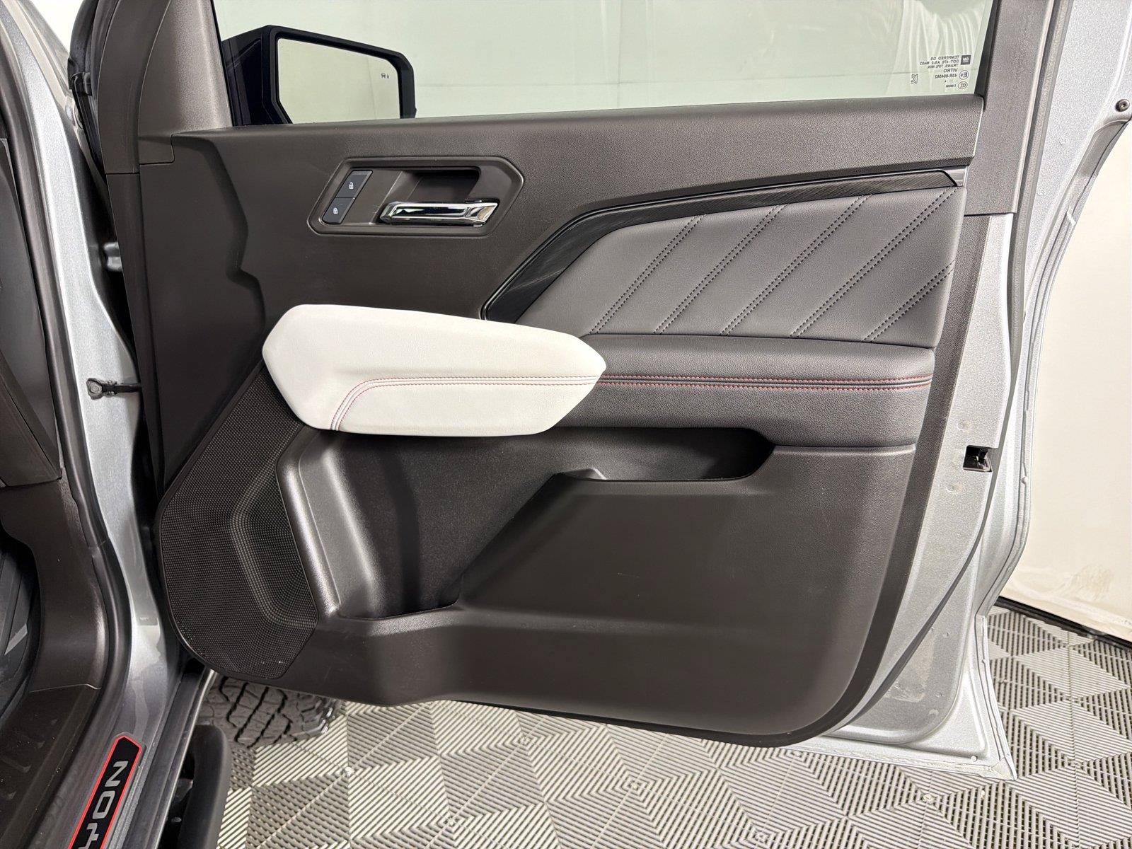 Used 2024 GMC Canyon AT4X AWD/4WD image 12