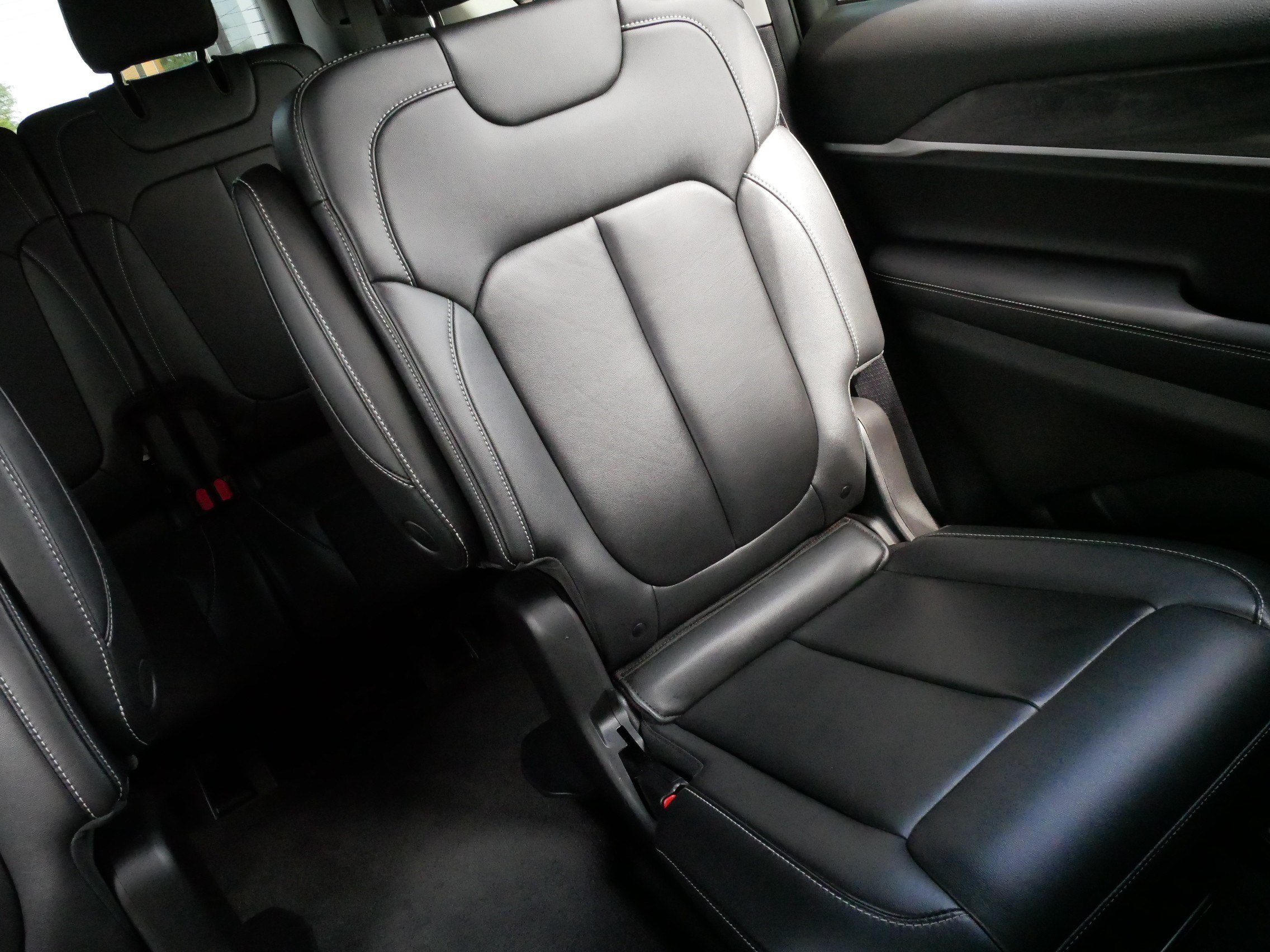 Used 2022 Jeep Grand Cherokee L Limited AWD/4WD image 14