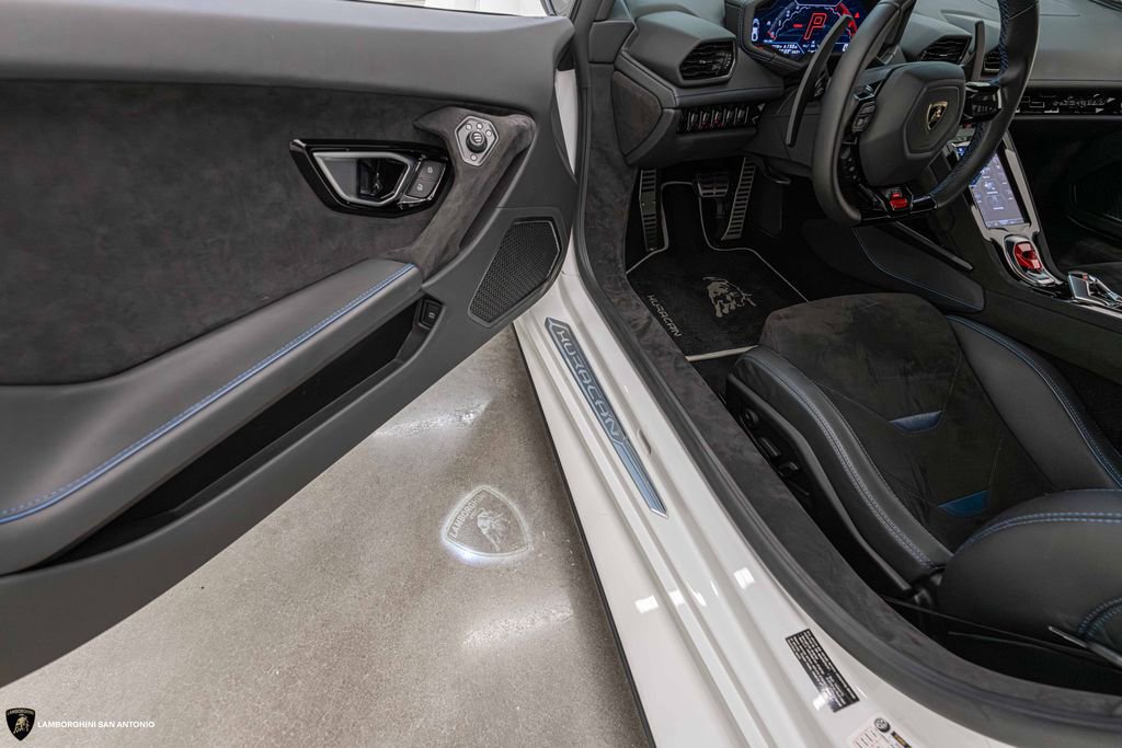 Used 2023 Lamborghini Huracan Tecnica image 22