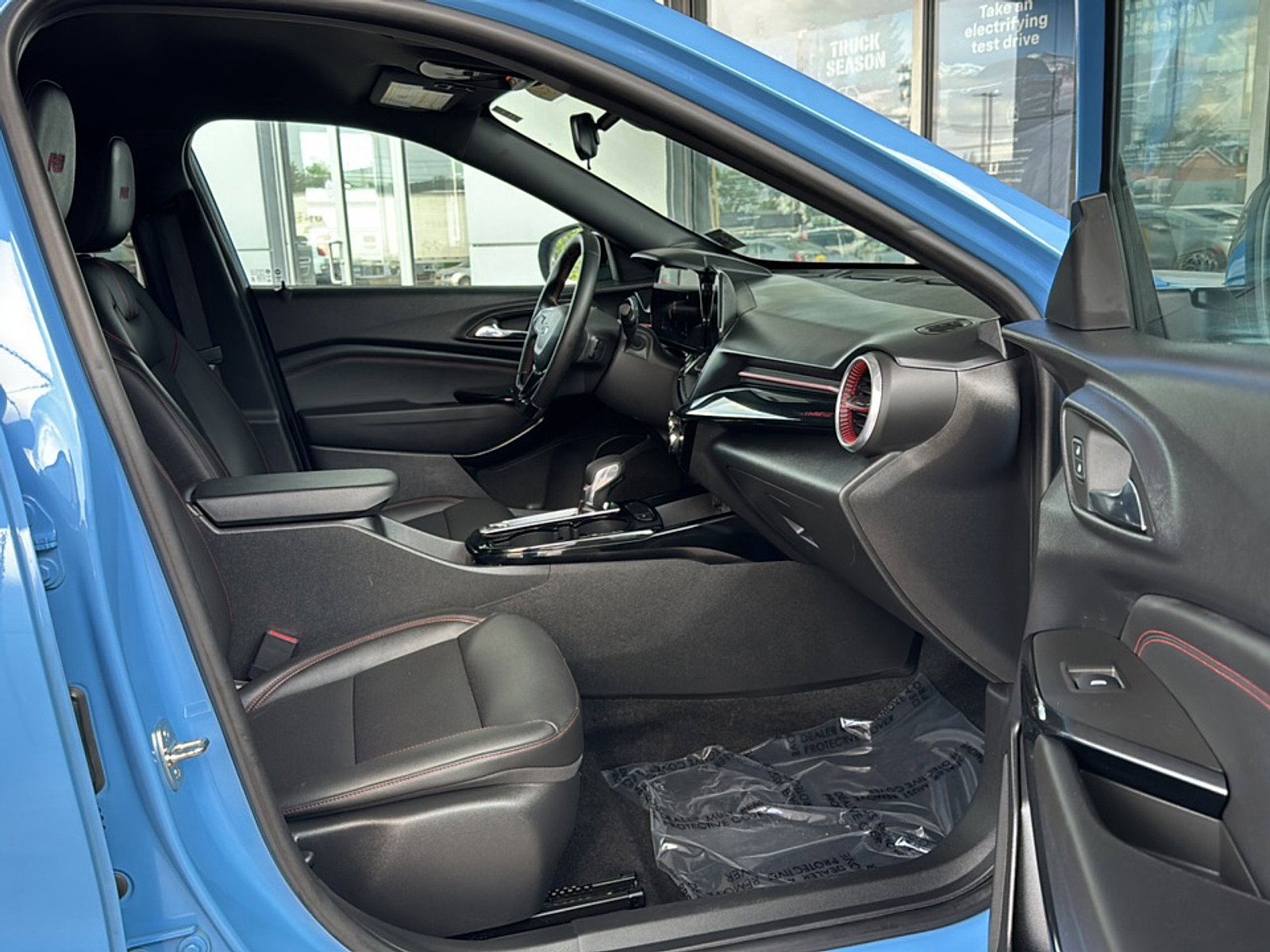 Used 2024 Chevrolet Trax RS w/ Driver Confidence Package FWD image 13