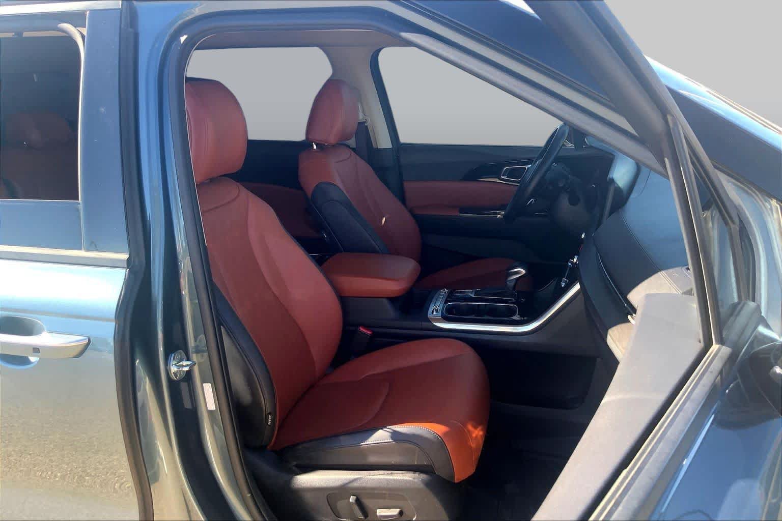 Used 2023 Kia Carnival SX FWD image 9
