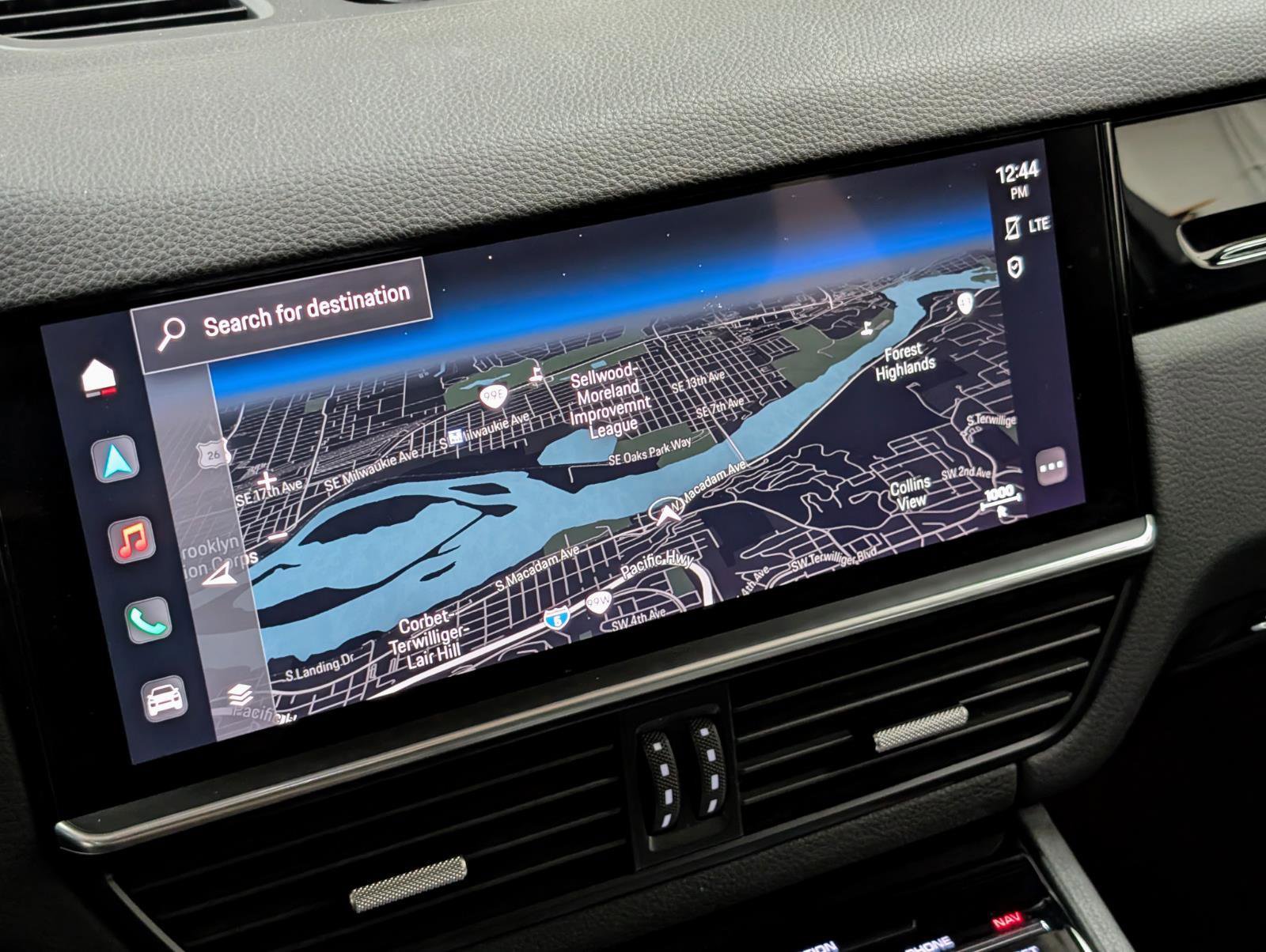 Used 2022 Porsche Cayenne Platinum Edition w/ Premium Package image 37