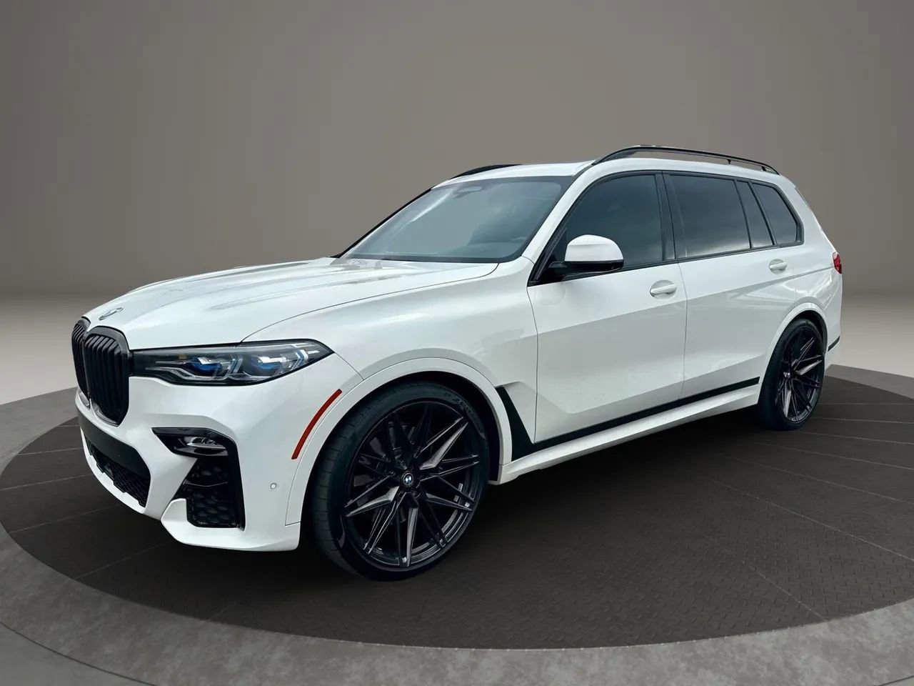 Used 2021 BMW X7 M50i w/ Dynamic Handling Package image 1