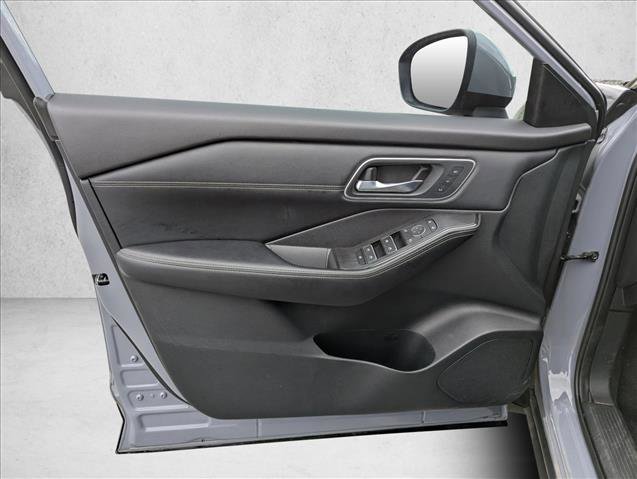 Used 2025 Nissan Rogue Platinum image 23