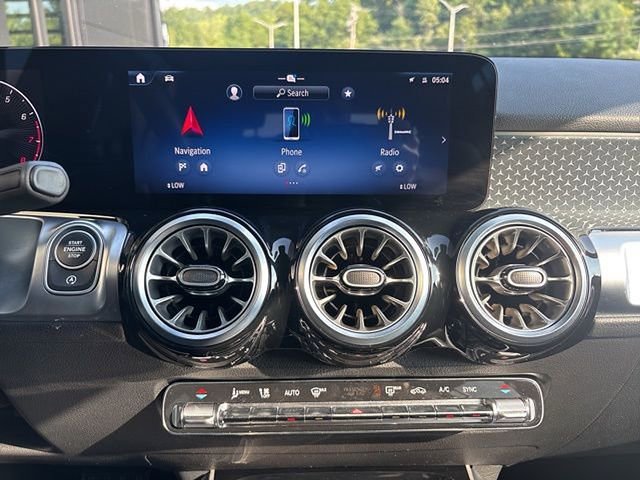 Used 2025 Mercedes-Benz GLB 250 4MATIC image 24
