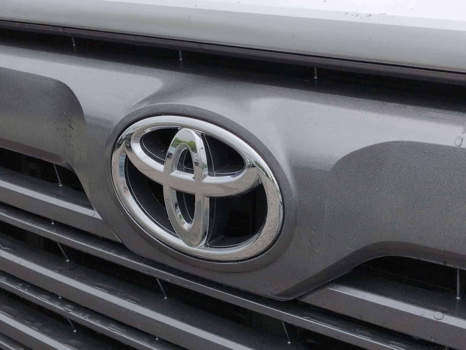 Used 2025 Toyota Tundra Limited AWD/4WD image 12