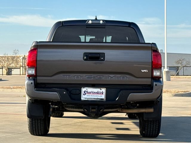 Used 2018 Toyota Tacoma TRD Sport w/ Technology Package image 7