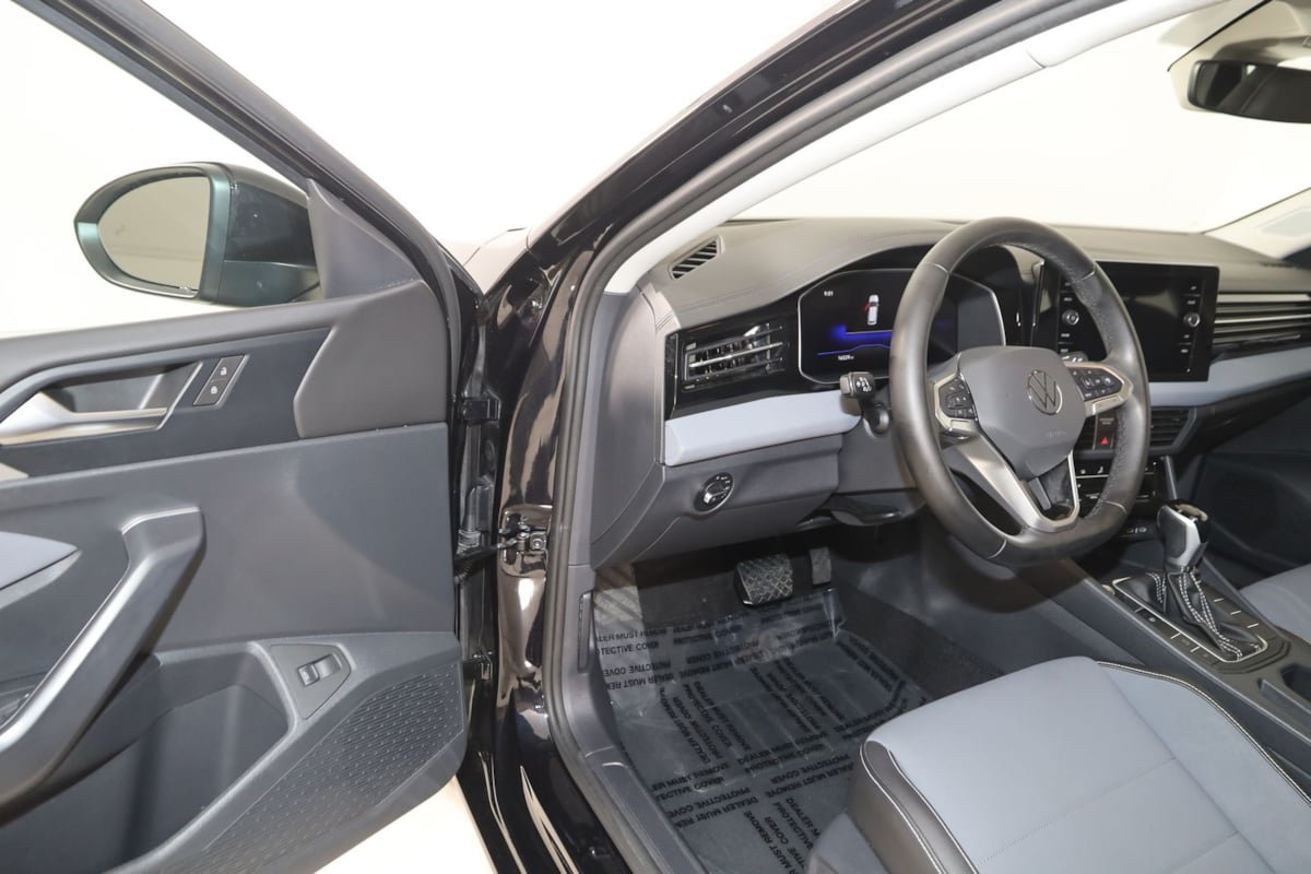 Used 2025 Volkswagen Jetta SE w/ Sunroof Package FWD image 46