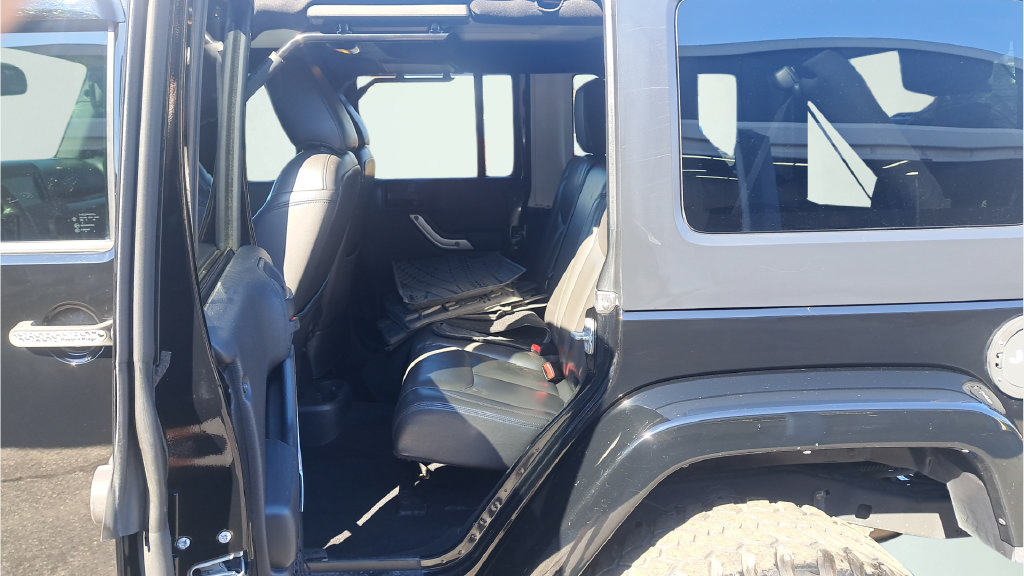 Used 2015 Jeep Wrangler Unlimited Sahara w/ Max Tow Package AWD/4WD image 11