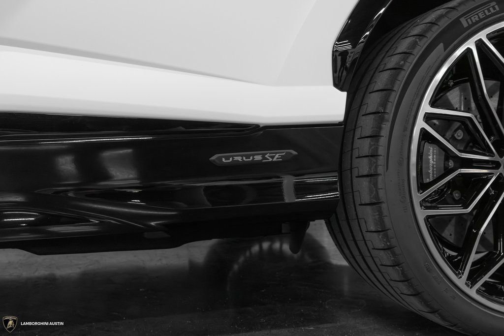 Used 2025 Lamborghini Urus SE image 8