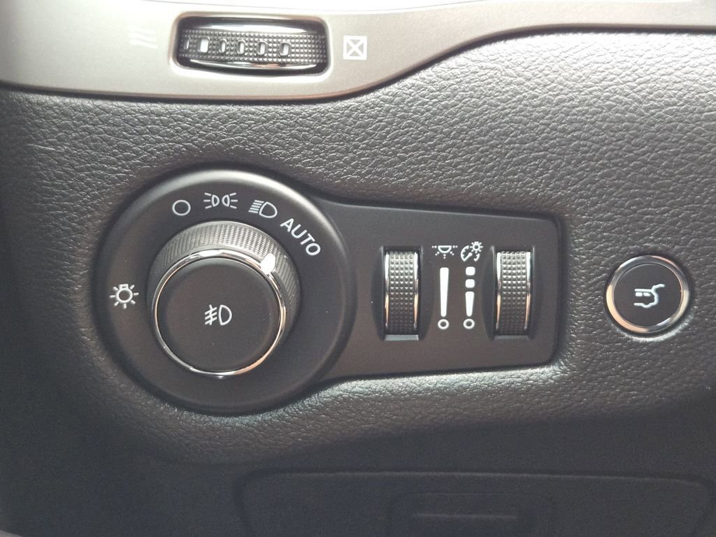 Used 2021 Jeep Cherokee High Altitude image 23