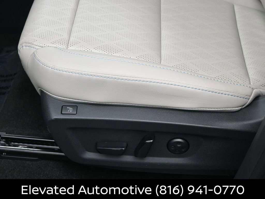 Certified 2025 Nissan Murano Platinum w/ Cargo Package AWD/4WD image 18