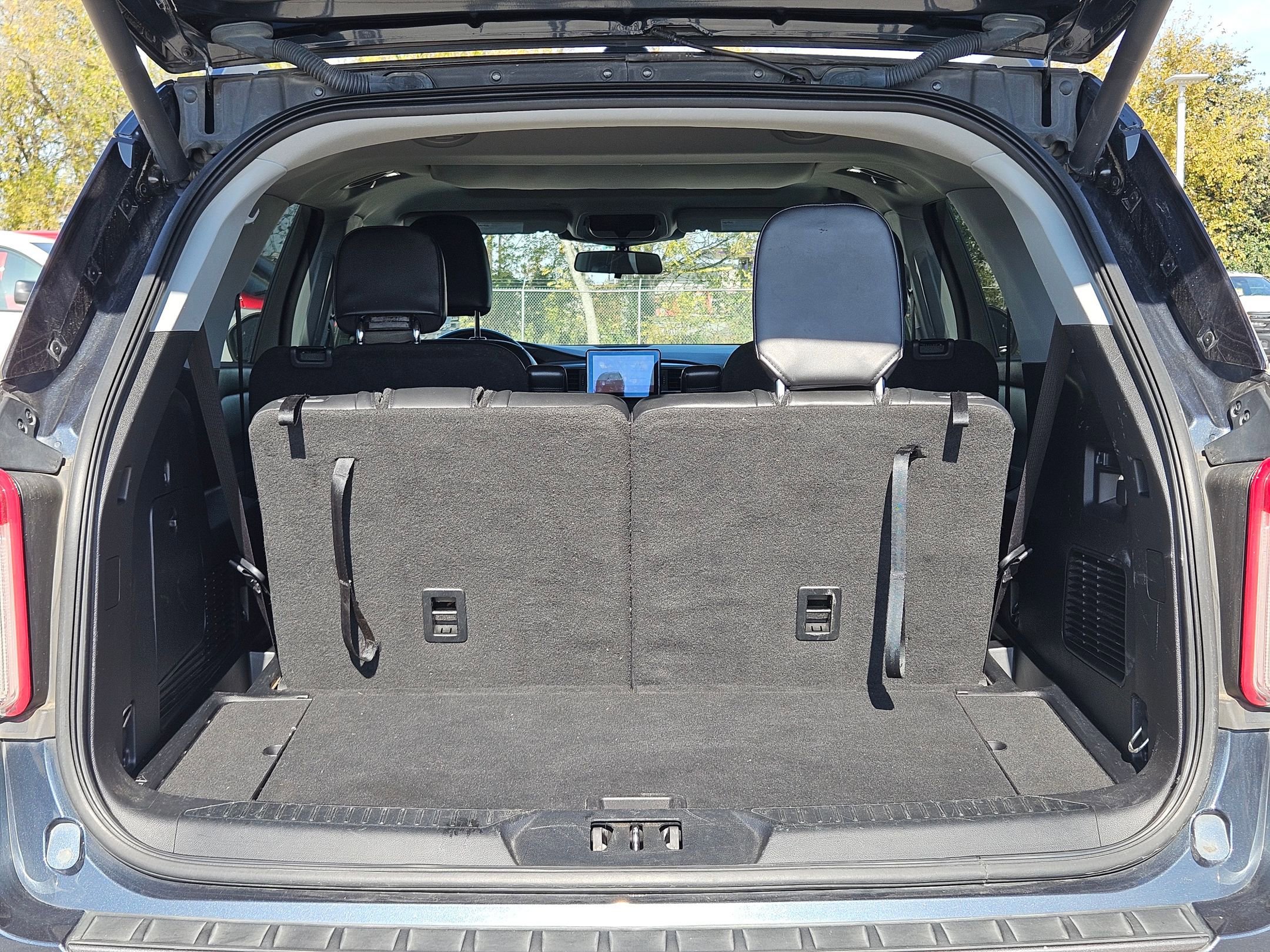 Used 2022 Ford Explorer XLT w/ Equipment Group 202A image 24