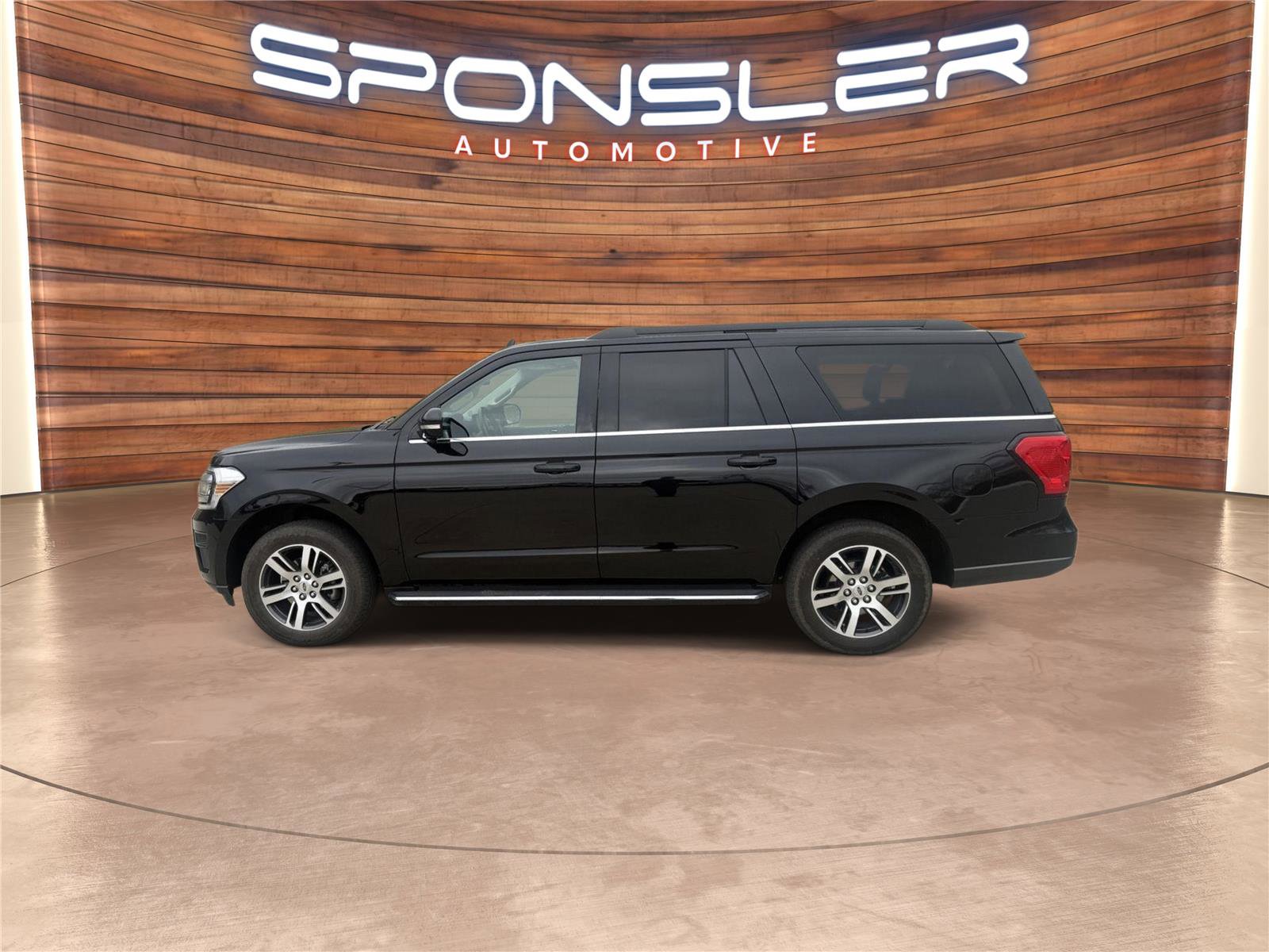 Used 2022 Ford Expedition Max XLT image 2