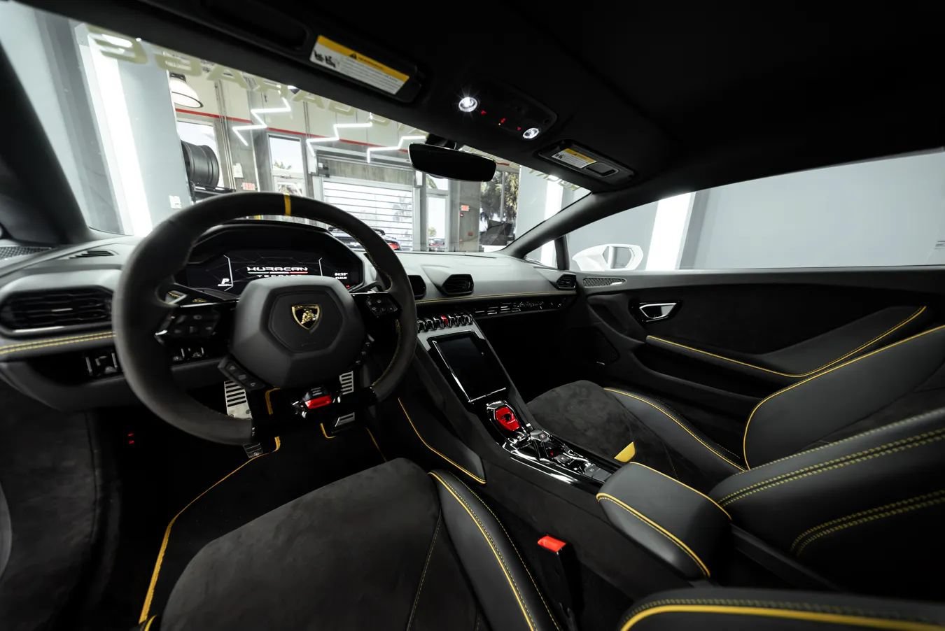 Used 2023 Lamborghini Huracan Tecnica RWD image 2