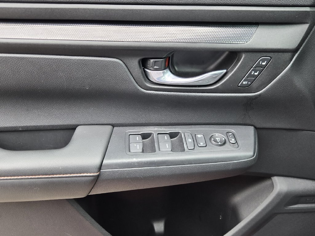 Certified 2025 Honda CR-V Sport-L image 28