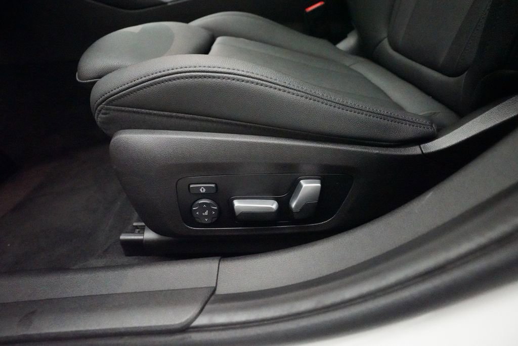 Used 2021 BMW 330e xDrive w/ Convenience Package image 29