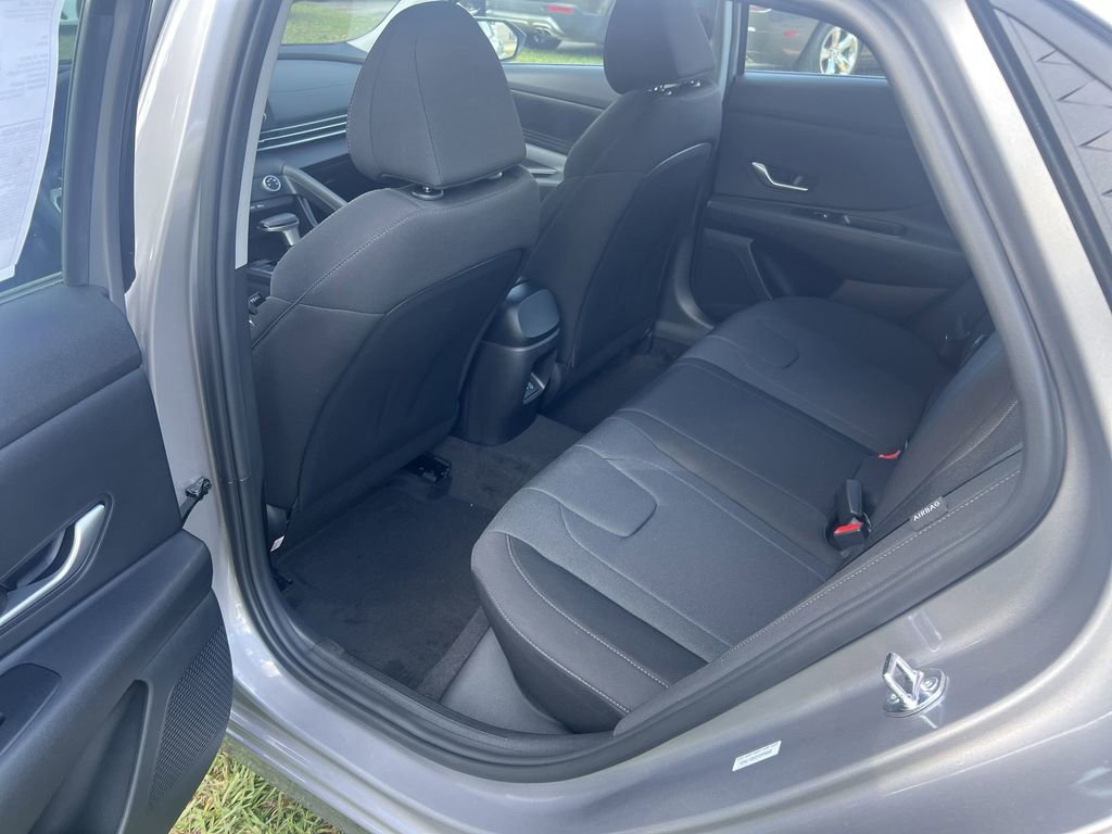 Used 2026 Hyundai Elantra SE image 21