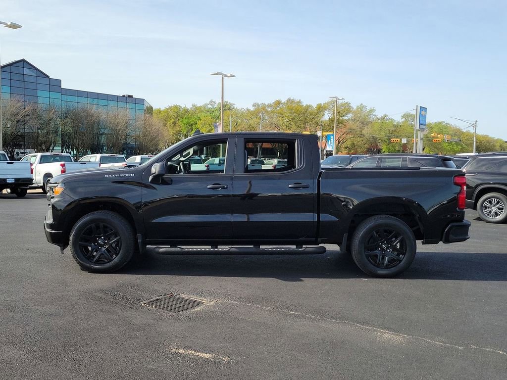 Used 2025 Chevrolet Silverado 1500 Custom image 3