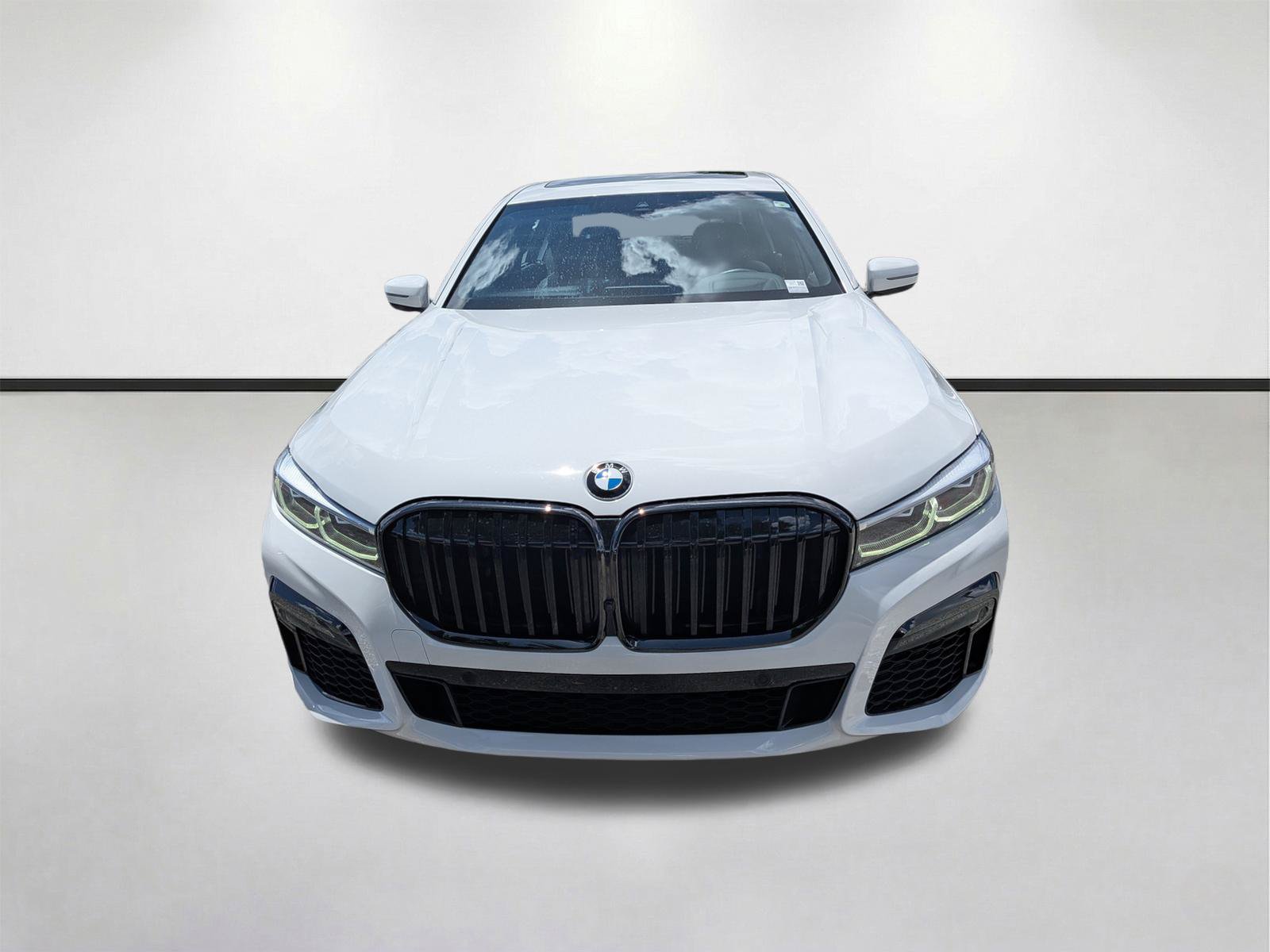 Used 2022 BMW 740i w/ M Sport Package RWD image 9