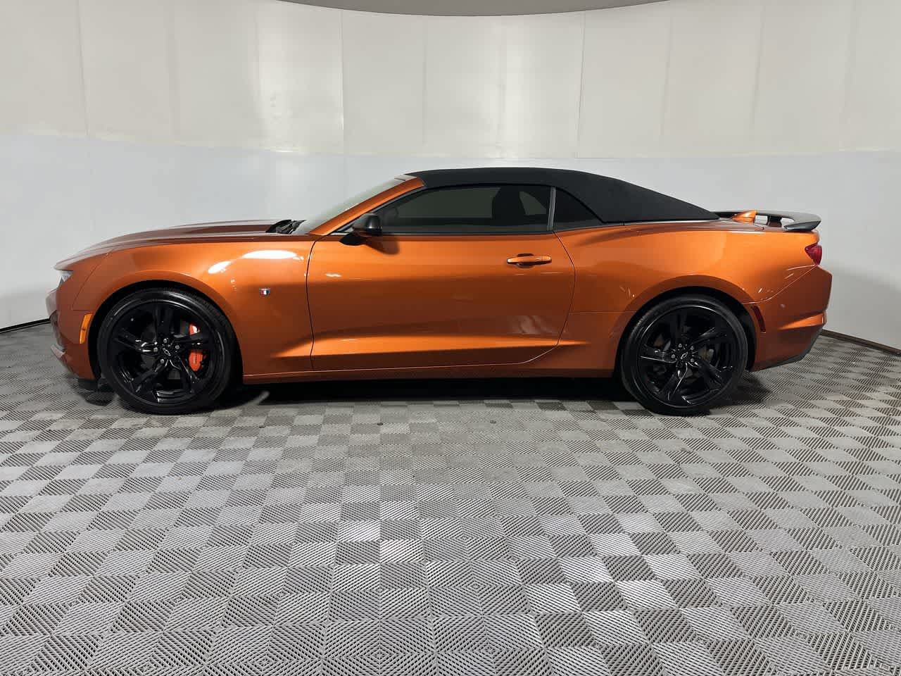 Used 2022 Chevrolet Camaro LT w/ Technology Package RWD image 5