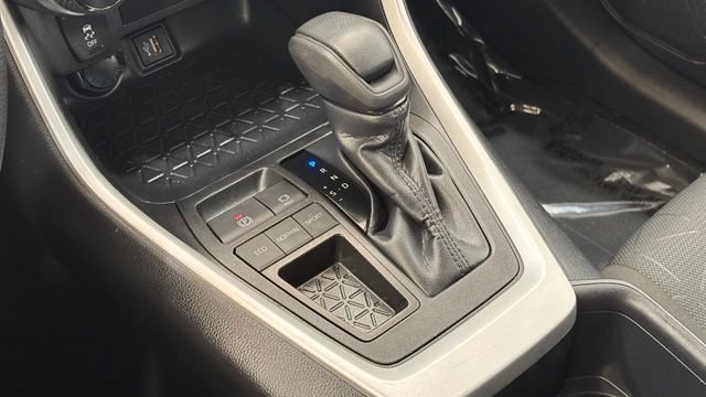 Used 2025 Toyota RAV4 XLE FWD image 39