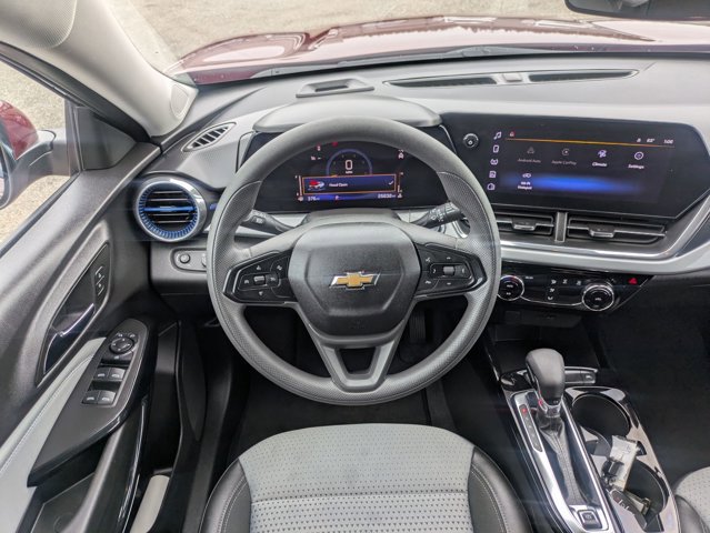 Used 2025 Chevrolet Trax LT image 13