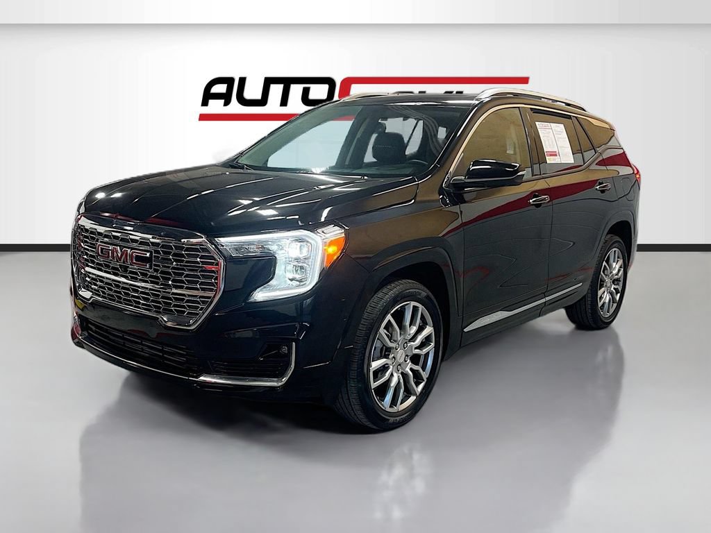 Used 2024 GMC Terrain Denali w/ Denali Premium Package AWD/4WD image 3
