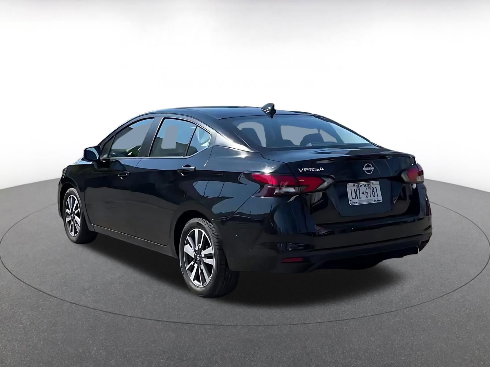 Used 2025 Nissan Versa SV image 10