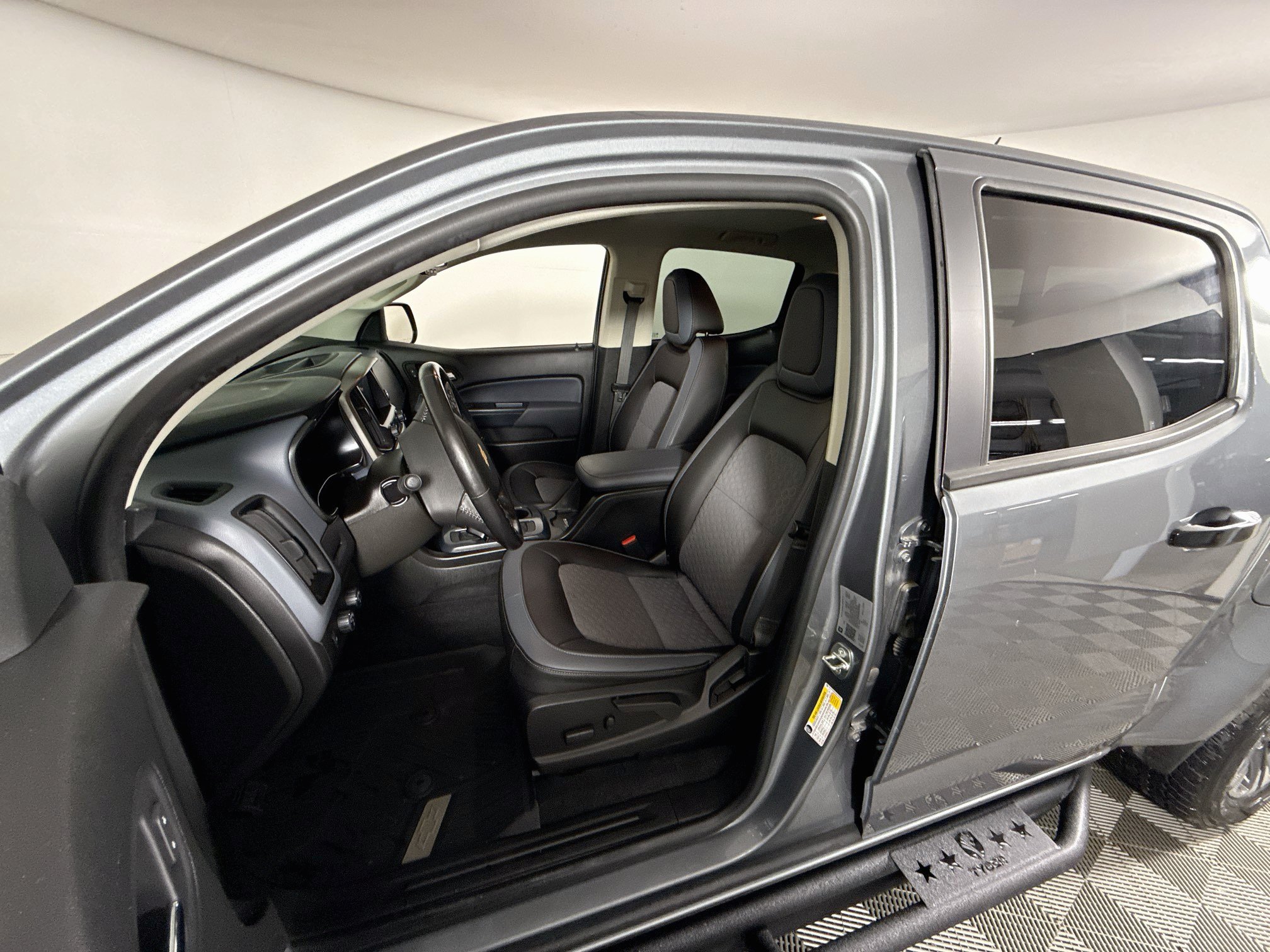 Used 2021 Chevrolet Colorado Z71 w/ Safety Package AWD/4WD image 9