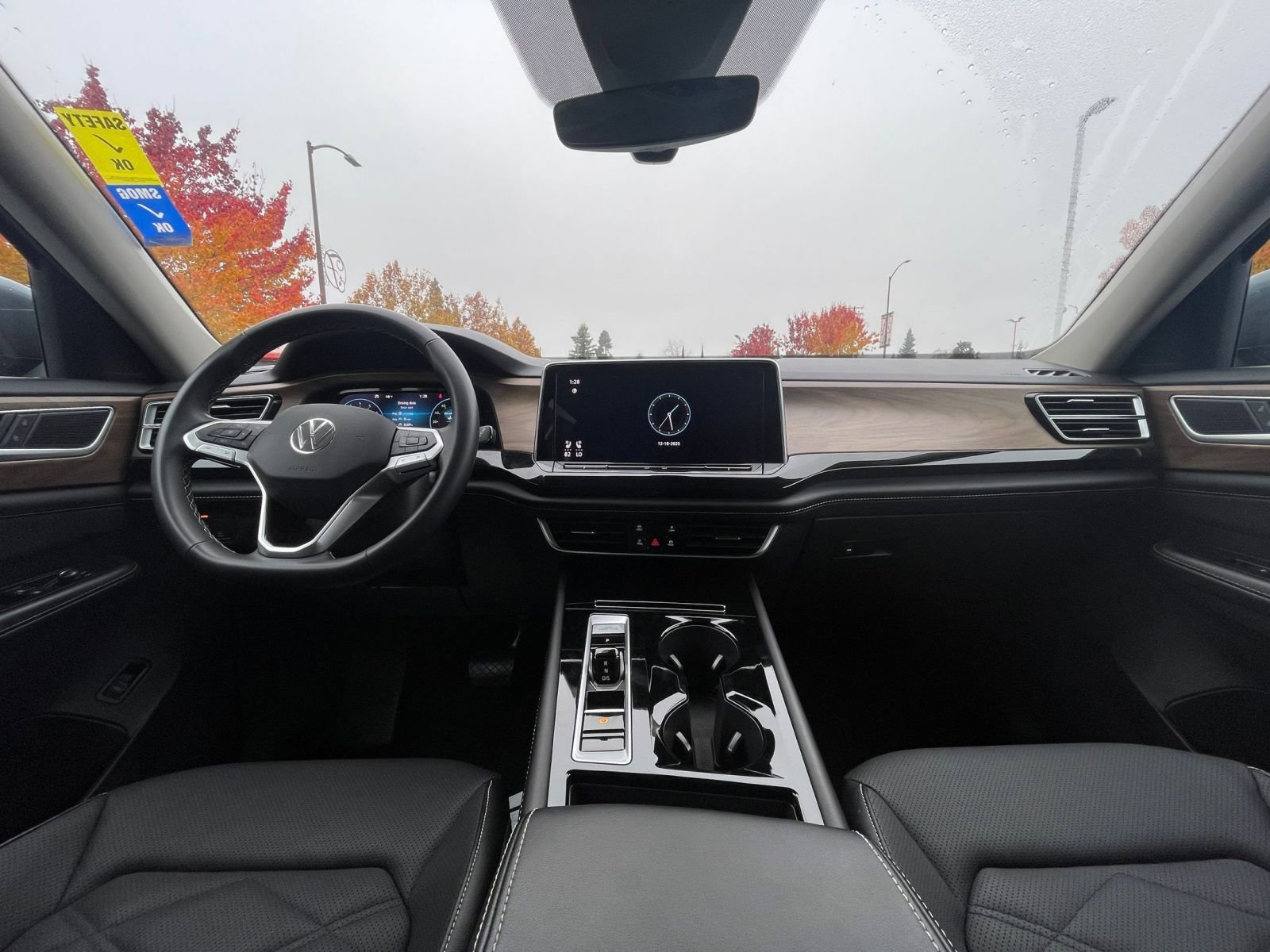 Used 2025 Volkswagen Atlas SE image 33