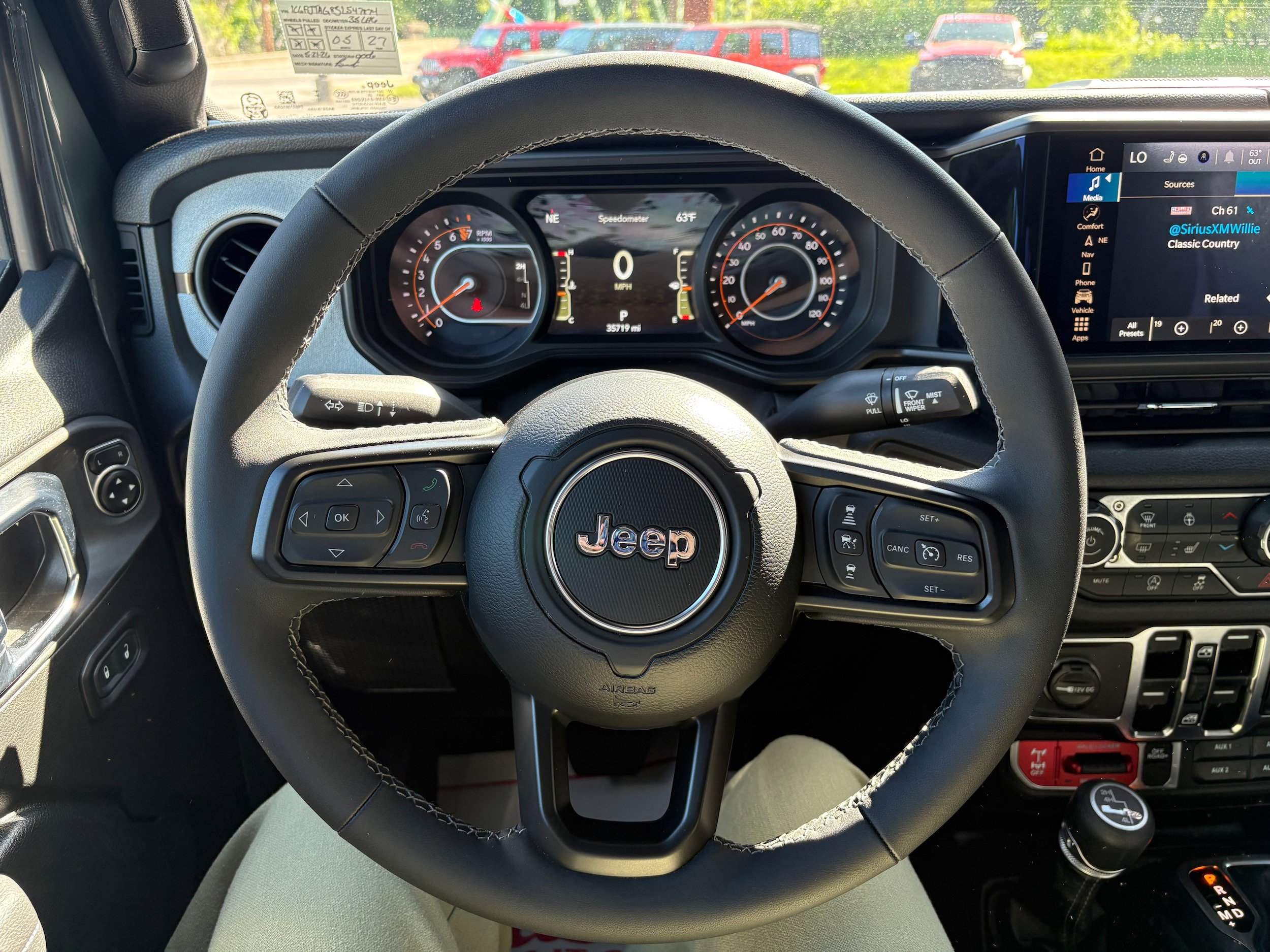 Certified 2025 Jeep Gladiator Sport AWD/4WD image 15