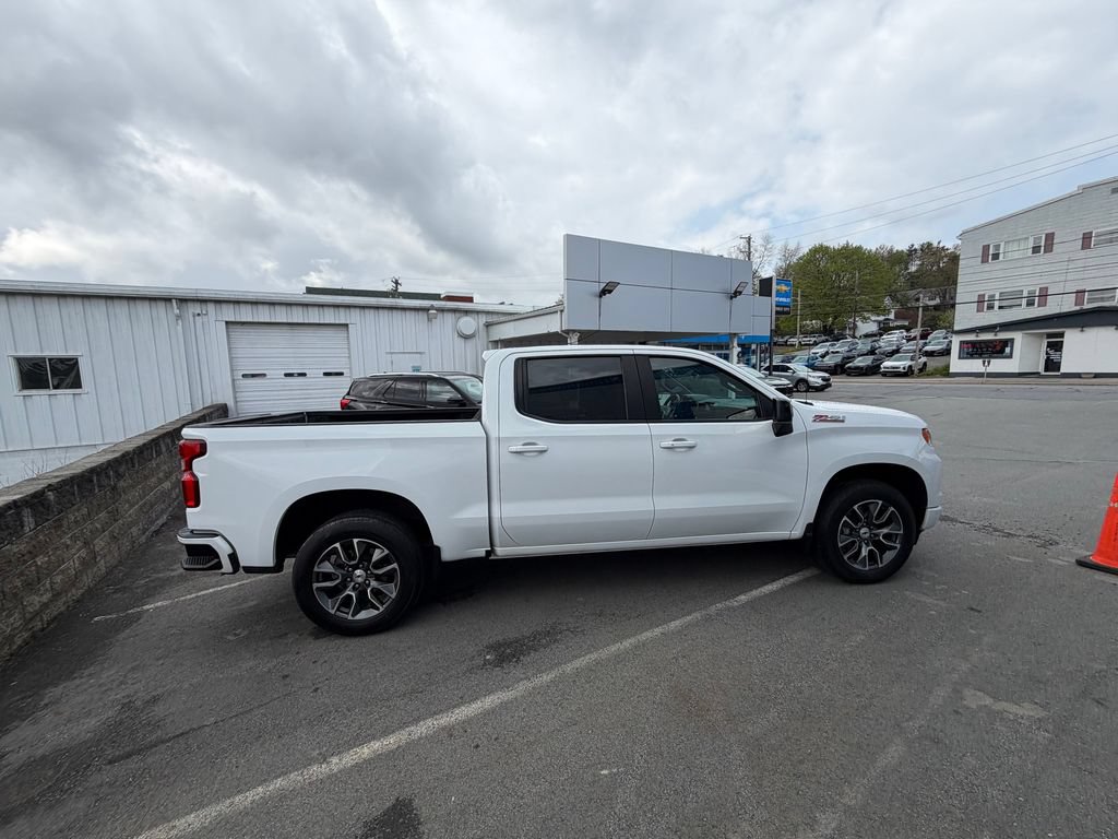 Used 2023 Chevrolet Silverado 1500 RST w/ Z71 Off-Road Package AWD/4WD image 6