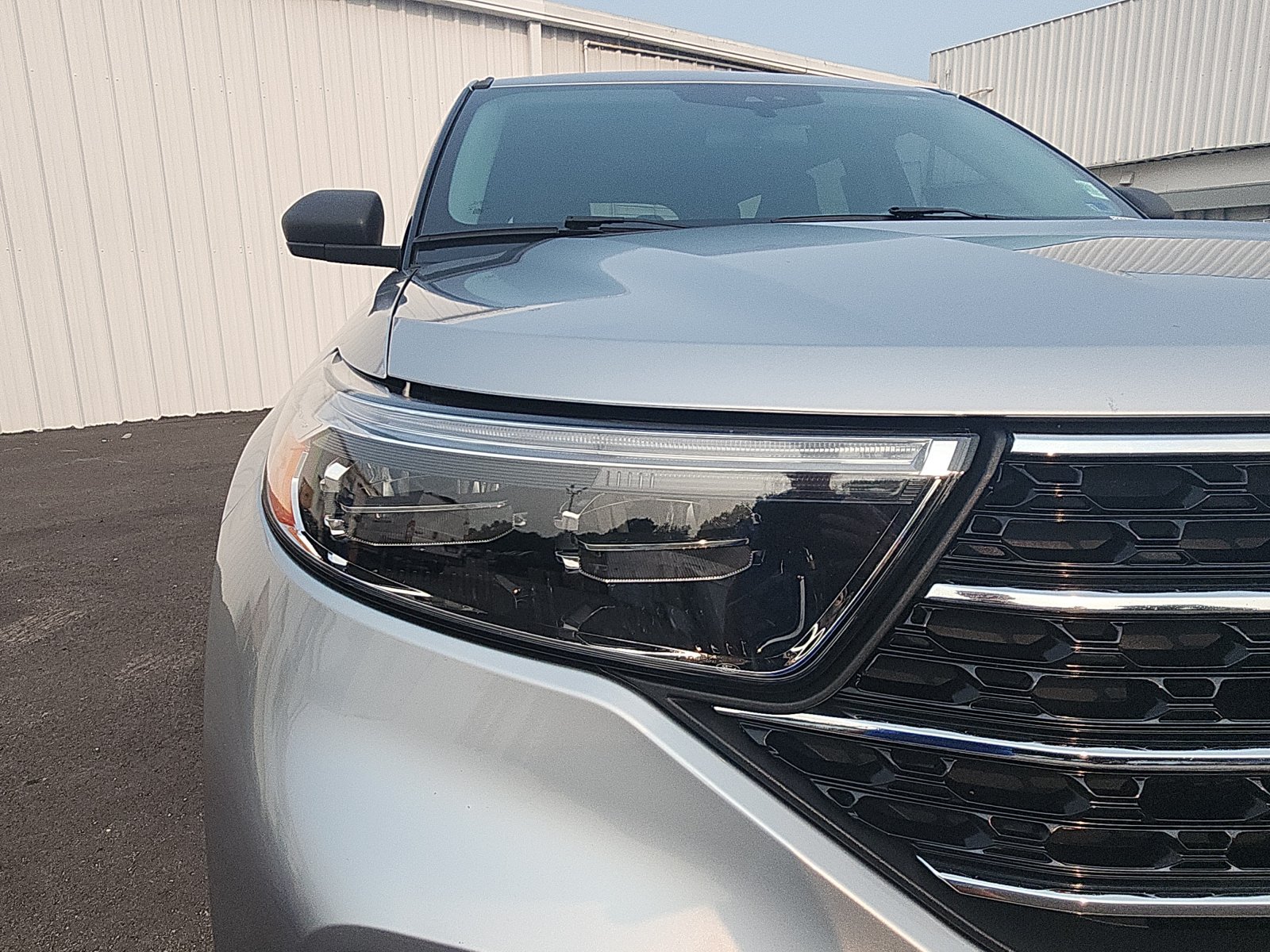 Used 2020 Ford Explorer XLT w/ Equipment Group 202A AWD/4WD image 12