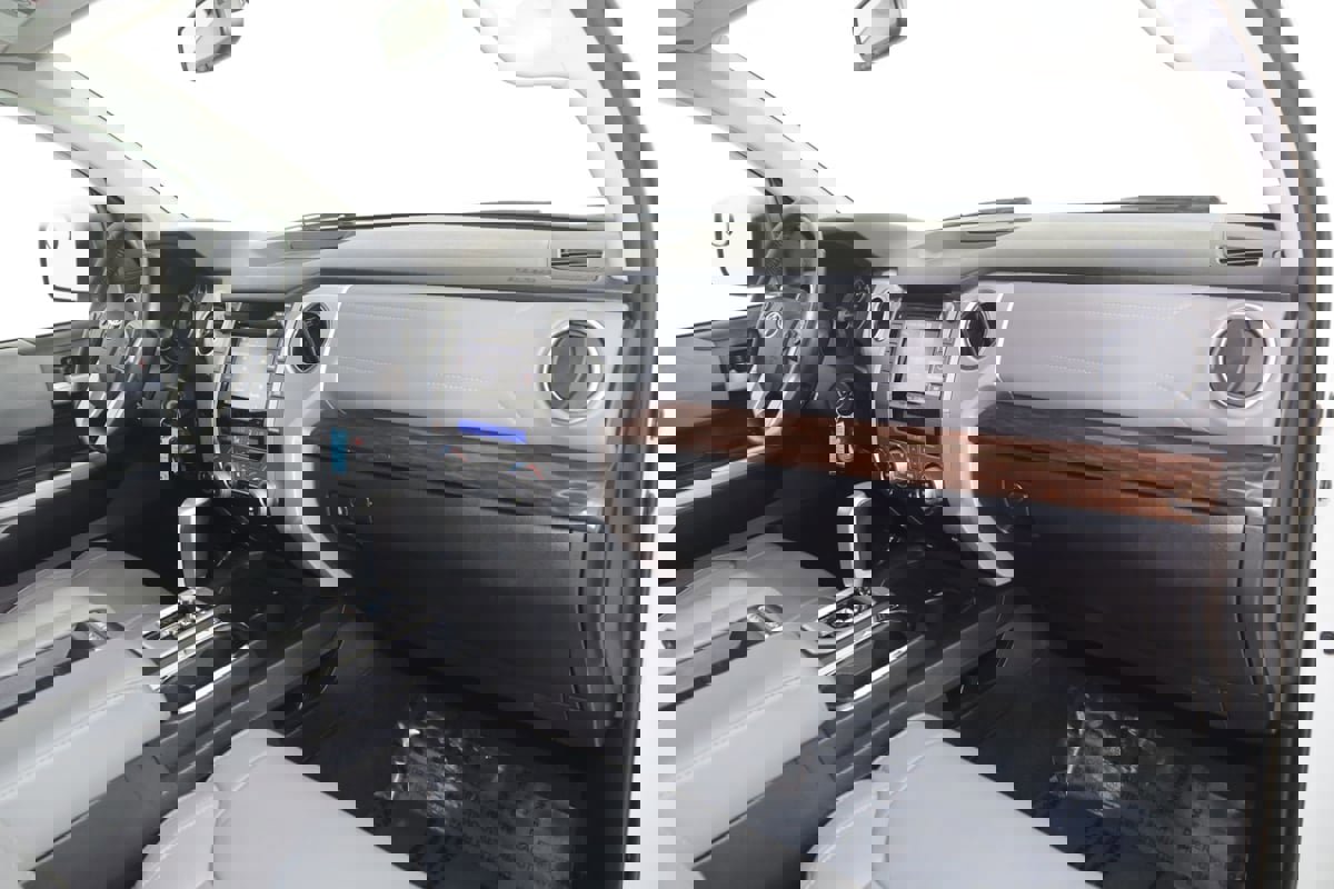 Used 2014 Toyota Tundra Limited w/ Limited Premium Package image 39