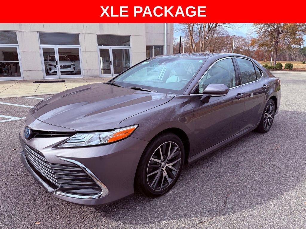 Used 2024 Toyota Camry XLE image 3
