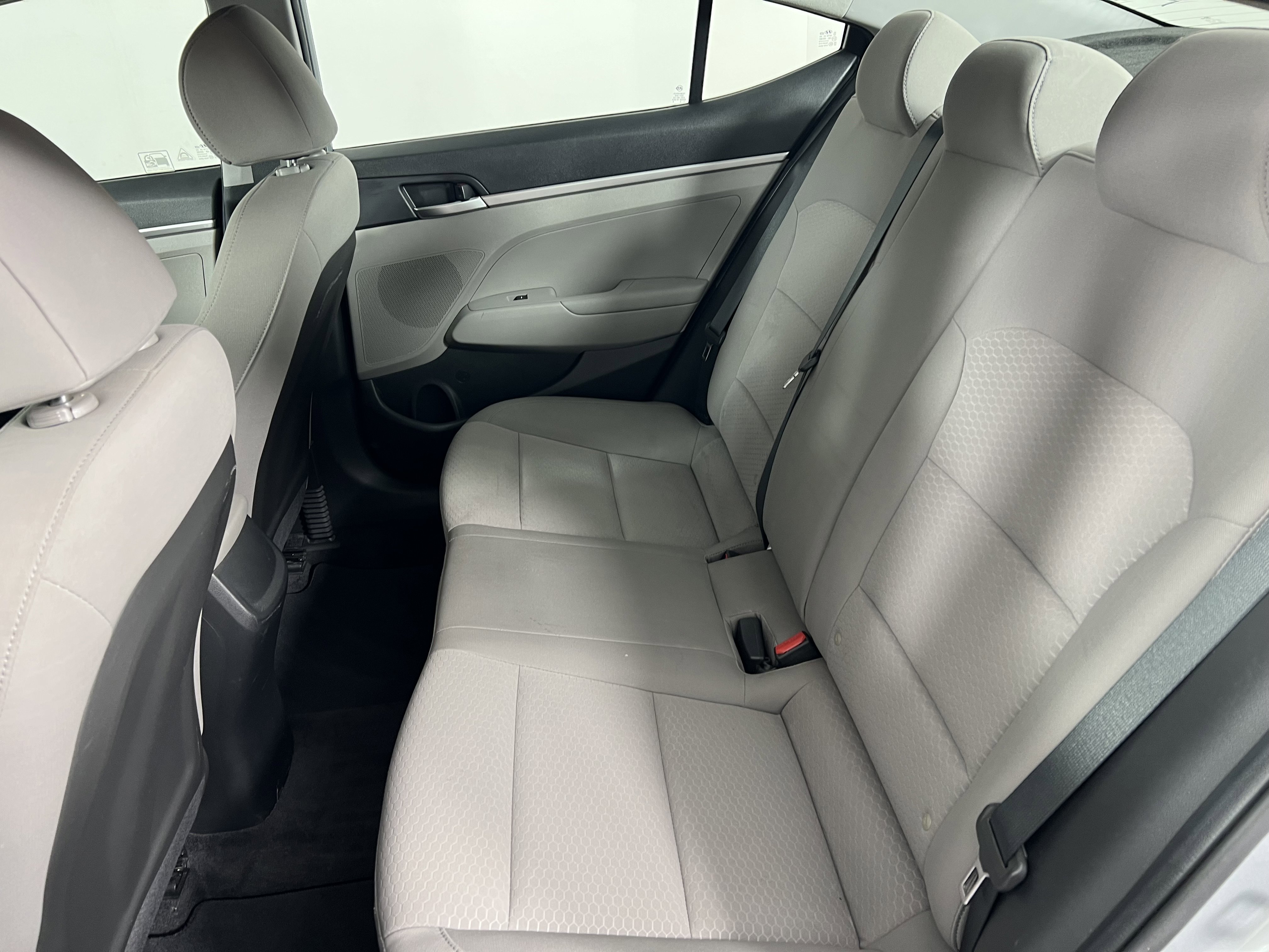 Used 2020 Hyundai Elantra SE FWD image 19